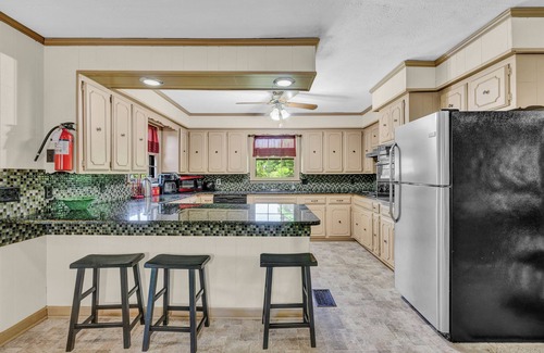 Smithville Resort | Seconds away from the lake, enjoy relaxing peace and quiet in spacious comfort