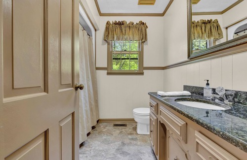 Smithville Resort | Seconds away from the lake, enjoy relaxing peace and quiet in spacious comfort