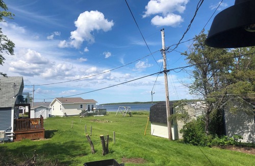 Sainte-Anne-de-Kent Cottage | Seconds to the beach, our coastal farmhouse themed family cottage