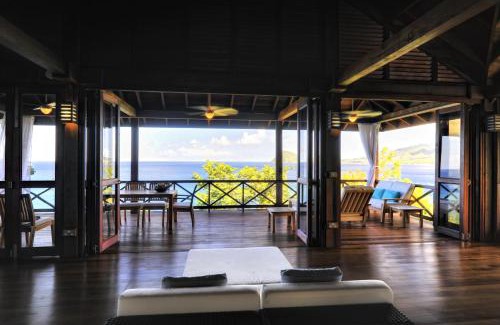 Portsmouth Hotel | Secret Bay