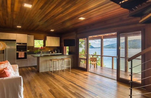 Portsmouth Cabin | Secret Bay