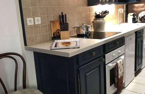 Peyriac-de-Mer Cottage | Secret Cottage, Roof garden & Patio. Village centre Nr Sea. Parking bikes & car.