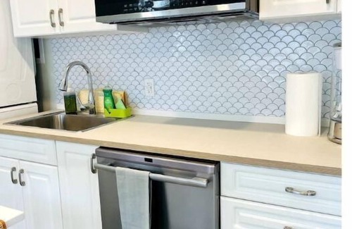 Medicine Hat House | Secret Garden 1 bedroom suite with parking