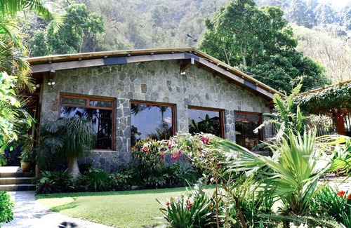San Lucas Toliman House | Secret Gardens Room 1