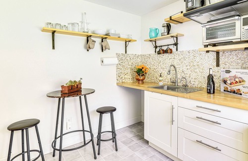 Beaverton Apartment | Secret Garden Healing Retreat! Beavertin Nike Area