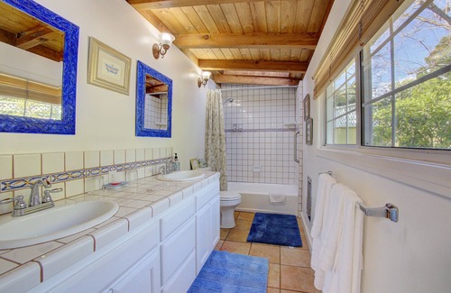 Oak Park Bed & Breakfast | Secret Garden Inn and Cottages