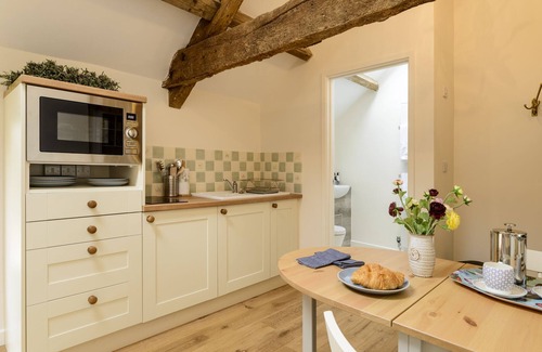 Chipping Sodbury Apartment | Secret Garden studio at Woodcock Farm