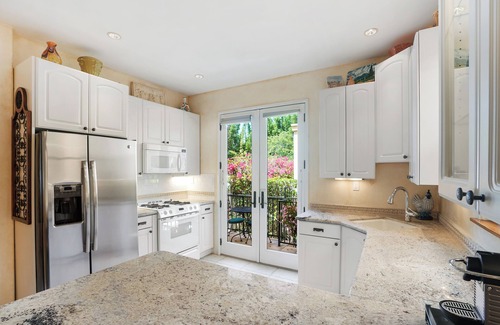 West Beach Apartment | Secret Getaway — 2 blocks to the Beach and Funk Zone