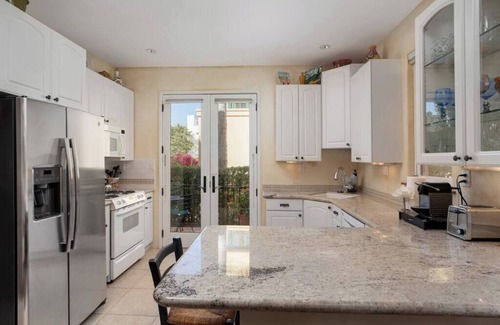 West Beach Apartment | Secret Getaway — 2 blocks to the Beach and Funk Zone