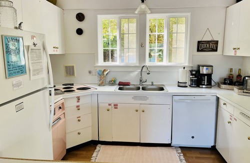 Lakebay House | Secret Island Beach House. Waterfront, Kayak, Paddle Board, Fire Pit, View!