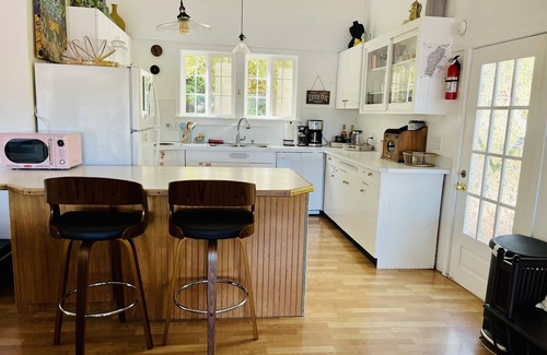 Lakebay House | Secret Island Beach House. Waterfront, Kayak, Paddle Board, Fire Pit, View!