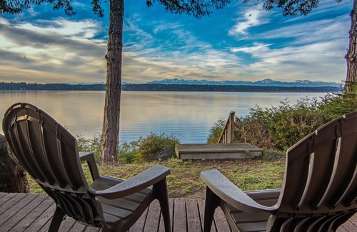Lakebay Cabin | Secret Island Beachfront Escape. Hot Tub, Kayaks, Paddle Boards, Sunsets,