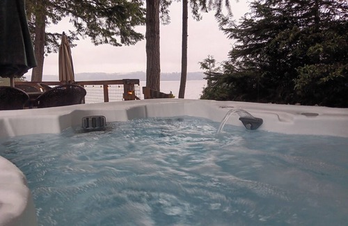 Lakebay Cabin | Secret Island Beachfront Escape. Hot Tub, Kayaks, Paddle Boards, Sunsets,