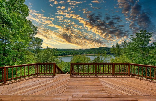 Eagle Rock House | SECRET LAKE HIDEAWAY