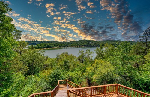Eagle Rock House | SECRET LAKE HIDEAWAY