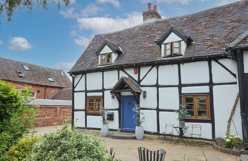 Ockbrook House | SECRET MAGPIE, pet friendly, luxury holiday cottage in Balsall Common