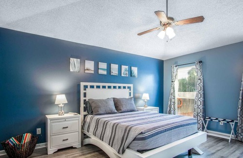 Arlington House | ~Secret Oasis Sleeps 8 Heated Pool & Spa~