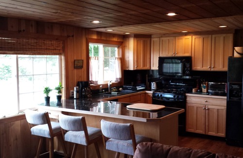 Bellingham Cabin | Secret passage to the San Juan Islands. Very quiet spot on a short, rural road.