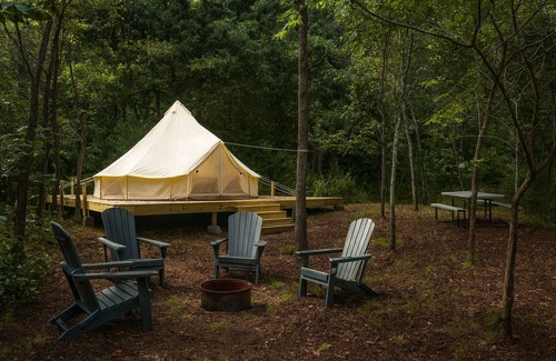 Boss Apartment | Secret Sycamore– Private Stargazing Glamping Tent with Fire Pit & Open Skies