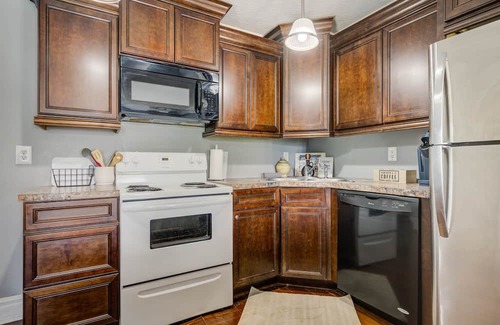 Jeffersonville Apartment | Secretariat Triple Crown Suite!