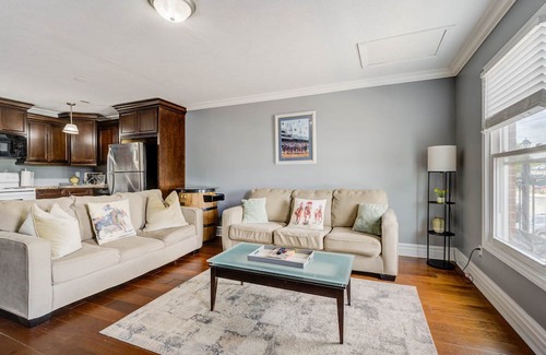 Jeffersonville Apartment | Secretariat Triple Crown Suite!