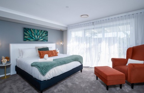 South Nowra House | Secrets of Silvereye - Pool - Spa - Wi-fi