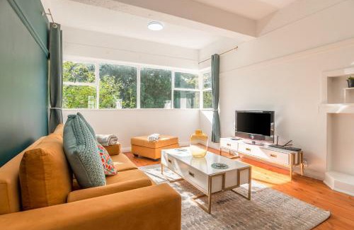 Rondebosch Apartment | Secure and Modern 2Bed Apartment in Cape Towns Charming Rondebosch