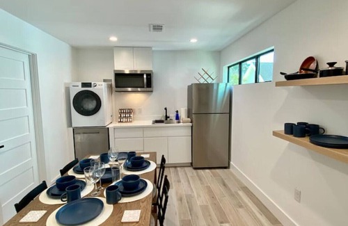 Houston House | Secure Cozy Tiny Home Central Houston
