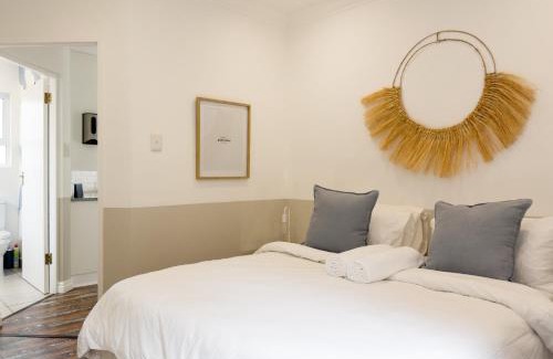 Durban North Apartment | Secure, Peaceful Modern Cottage for Two