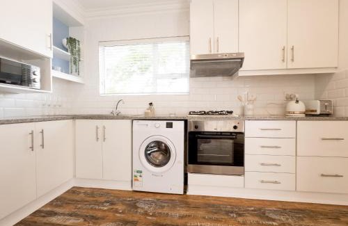 Durban North Apartment | Secure, Peaceful Modern Cottage for Two