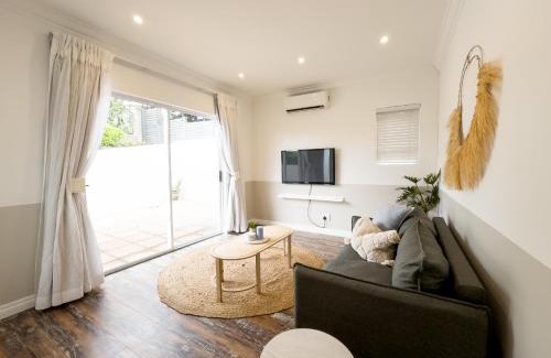 Durban North Apartment | Secure, Peaceful Modern Cottage for Two