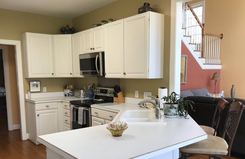 Sedgefield House | Sedgefield. Steps from the golf course, minutes from Coliseum, Aquatic Center