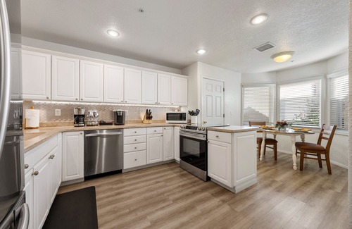 Oak Creek House | Sedona Bliss, Golf, Pickleball, Tennis & Pool