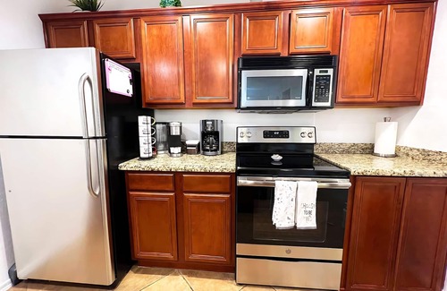 Oak Creek Condo | Sedona Cozy Condo with Pool, Walk to Restaurants, 4-Min to Hiking, Near Stores