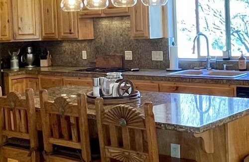 Sedona Shadows House | Sedona/Oak Creek Canyon Retreat—Fantastic location & scenic canyon views!