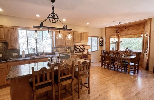 Sedona Shadows House | Sedona/Oak Creek Canyon Retreat—Fantastic location & scenic canyon views!