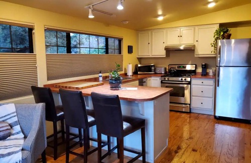 Sedona Cottage | SEDONA VISTA ART COTTAGE - HISTORIC & BEAUTIFUL! - 100% 5-STAR REVIEWS!