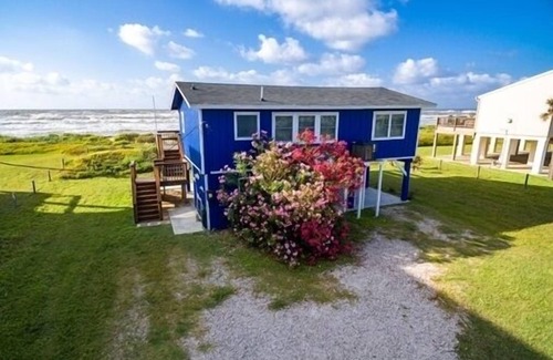 Jamaica Beach House | SEE HAUS Beachfront with beautiful views! In Jamaica Beach 2/1 Sleeping 6
