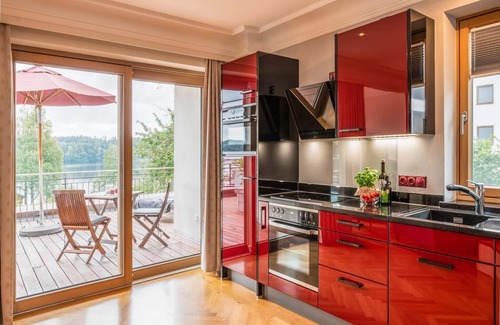 Pelham Apartment | See-Lodge, 54 qm Erdgeschoss, kombinierter Wohn-/Schlafraum