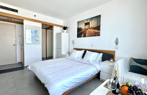 Netanya Apartment | See view studio near beach