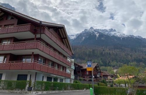 Iseltwald Apartment | Seehaus Lake View 3-Bedroom Apartment