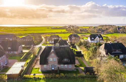 Utersum House | Seesucht-Föhr - Moderne Reet-Haushälfte mit Sauna, Garten & Terrasse nahe Wattenmeer
