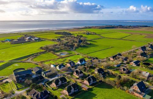 Utersum House | Seesucht-Föhr - Moderne Reet-Haushälfte mit Sauna, Garten & Terrasse nahe Wattenmeer
