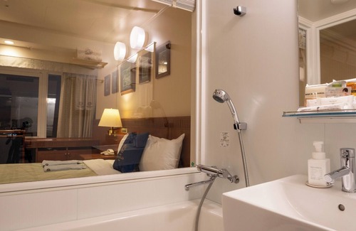 Kusatsu Hotel | Seethrough bathroom South Wing nonsmoking Gre/Kusatsu Shiga