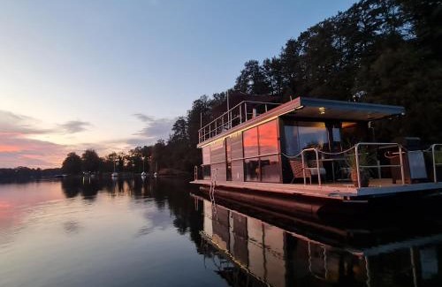 Mullrose Boat Rental | Seezeit im Hausboot mit Kamin & Sauna