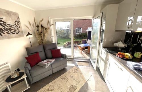 Schoenhagen Apartment | SEGELund - Zeit für uns- ruhige und sonnige Ferienwohnung mit Terrasse und Garten nahe Strand und Ostsee