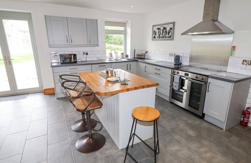Denbigh Cottage | SEGRWYD UCHAF, family friendly, character holiday cottage in Denbigh