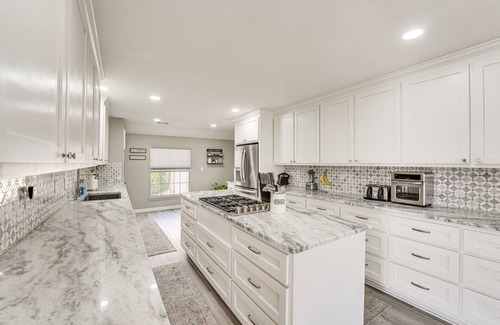 Seguin House | Seguin Riverfront Retreat: Fishing Dock + Kayaks!
