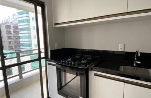 Castelo Branco Apartment | SEGURO, 2 QUARTOS, TODO REFORMADO, 200m DO MAR, WiFi