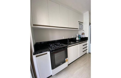 Castelo Branco Apartment | SEGURO, 2 QUARTOS, TODO REFORMADO, 200m DO MAR, WiFi
